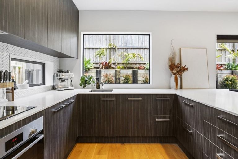 Photo of property in 21d Chippendale Crescent, Birkdale, Auckland, 0626