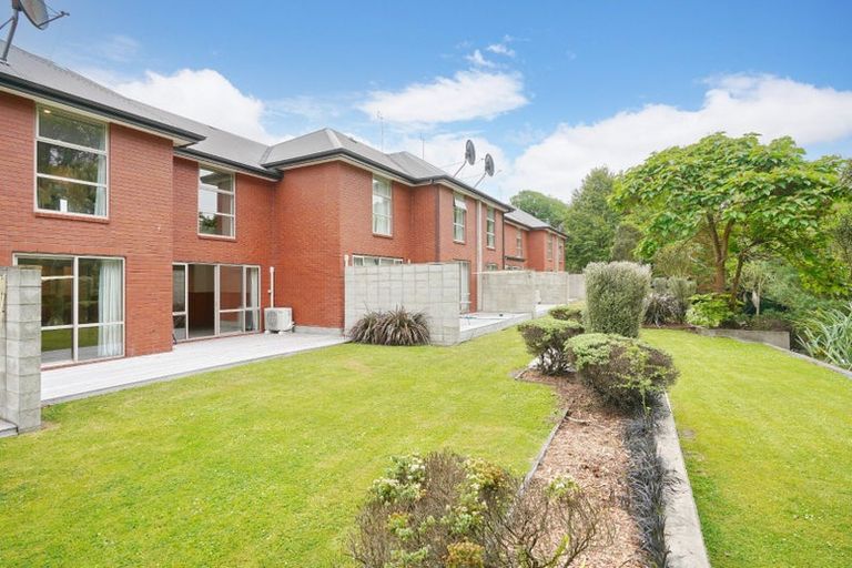 Photo of property in 17a Athol Terrace, Upper Riccarton, Christchurch, 8041