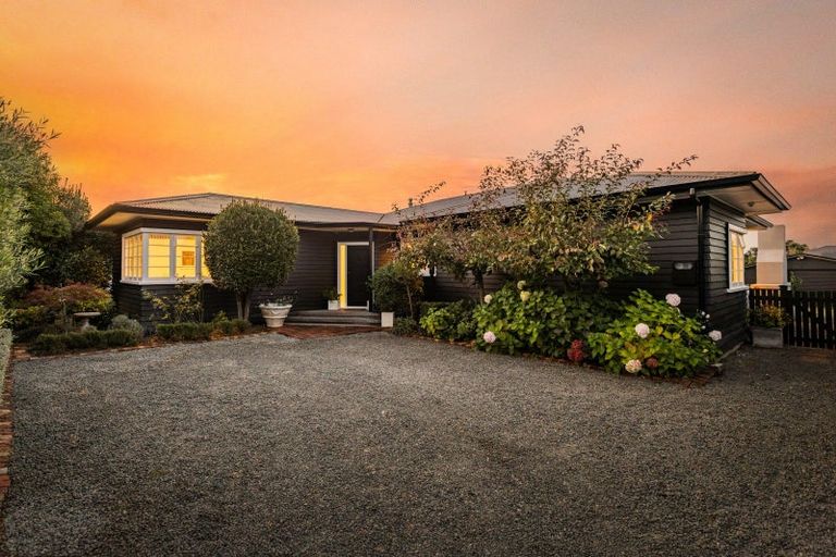 Photo of property in 15 Gillean Street, Havelock North, 4130