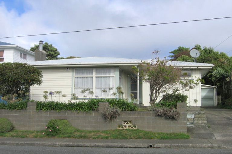 Photo of property in 37 Mark Avenue, Paparangi, Wellington, 6037