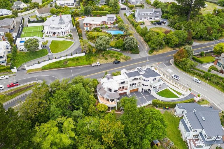 Photo of property in 32 Dyers Pass Road, Cashmere, Christchurch, 8022