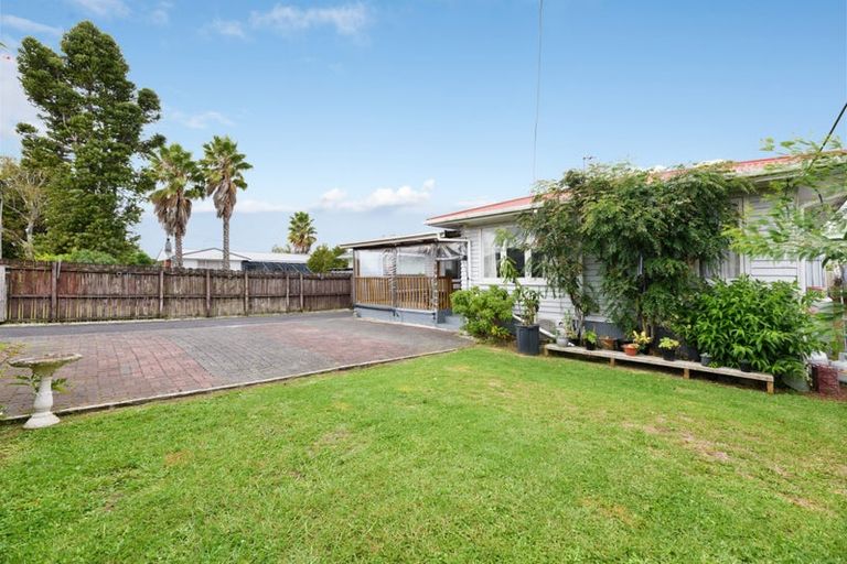 Photo of property in 7 Enderby Drive, Te Atatu Peninsula, Auckland, 0610