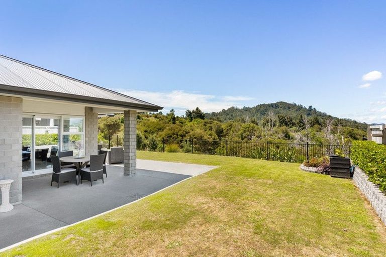Photo of property in 17 Manatu Close, Whangamata, 3691