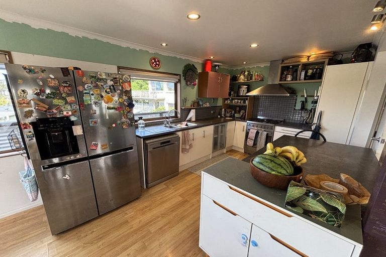 Photo of property in 63 Elliston Crescent, Stanmore Bay, Whangaparaoa, 0932