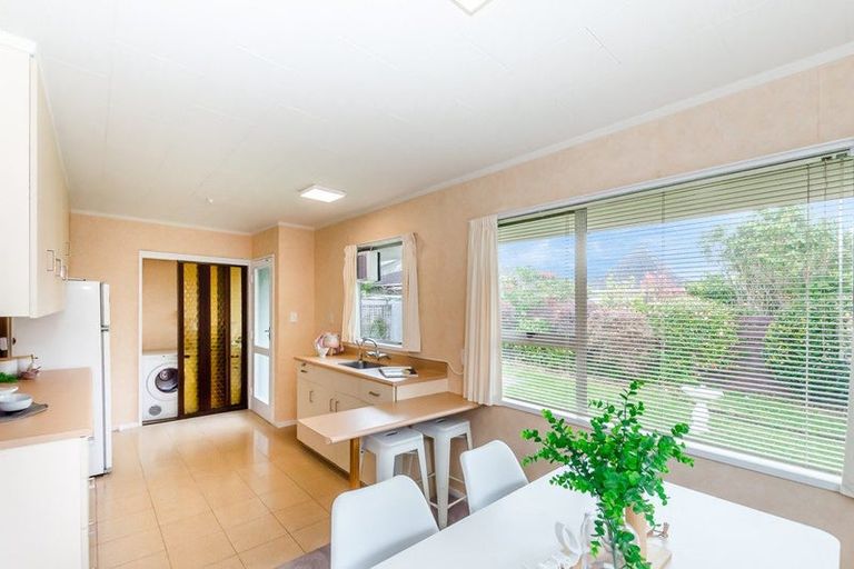 Photo of property in 19a Rewarewa Crescent, Waikanae, 5036