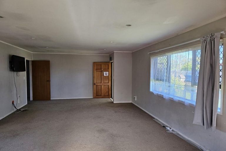 Photo of property in 1 Pinedale Place, Henderson, Auckland, 0610