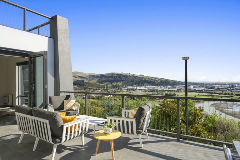 Photo of property in 8 Valley View, Mount Pleasant, Christchurch, 8081
