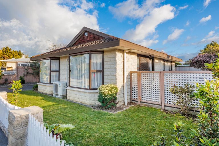 Photo of property in 1 Wincanton Place, Awapuni, Palmerston North, 4412