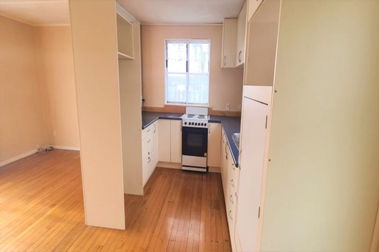 Photo of property in 34 Islington Avenue, New Lynn, Auckland, 0600