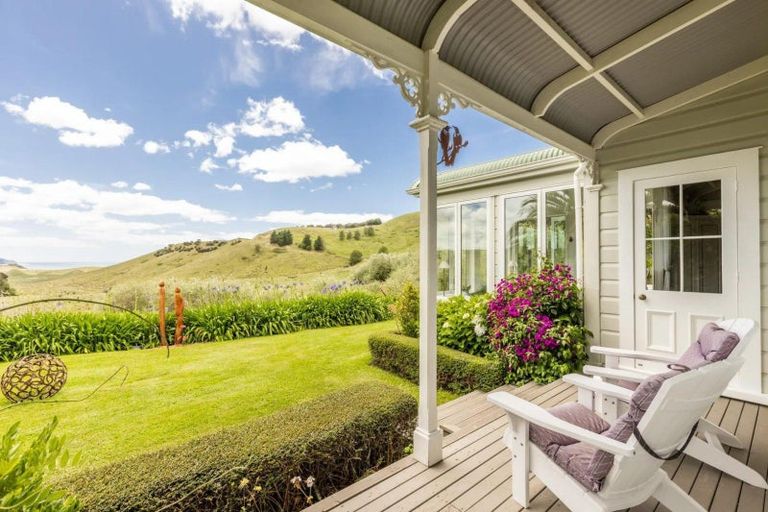 Photo of property in 52 Waipuka Road, Waimarama, Havelock North, 4294