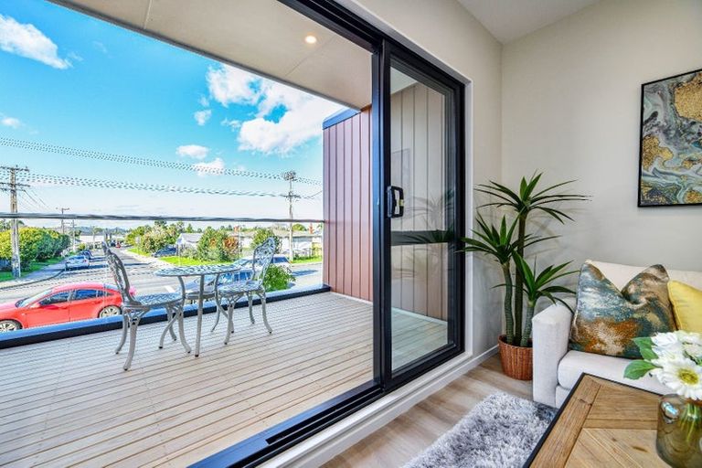 Photo of property in 3/644 Te Atatu Road, Te Atatu Peninsula, Auckland, 0610