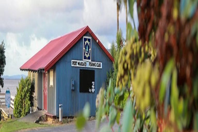Photo of property in 130 Maunsell Road, Port Waikato, 2695
