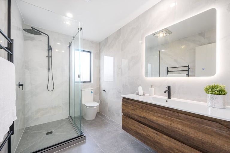 Photo of property in 60 Matangi View Drive, Orewa, 0931