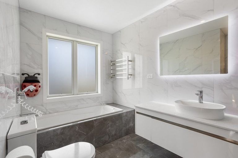 Photo of property in 11 Toanui Road, Hobsonville, Auckland, 0616