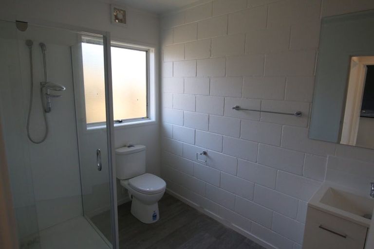 Photo of property in 4/74 Portage Road, New Lynn, Auckland, 0600