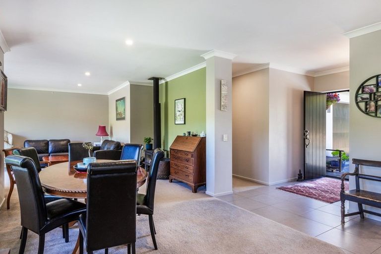Photo of property in 22 Maple Grove, Acacia Bay, Taupo, 3385
