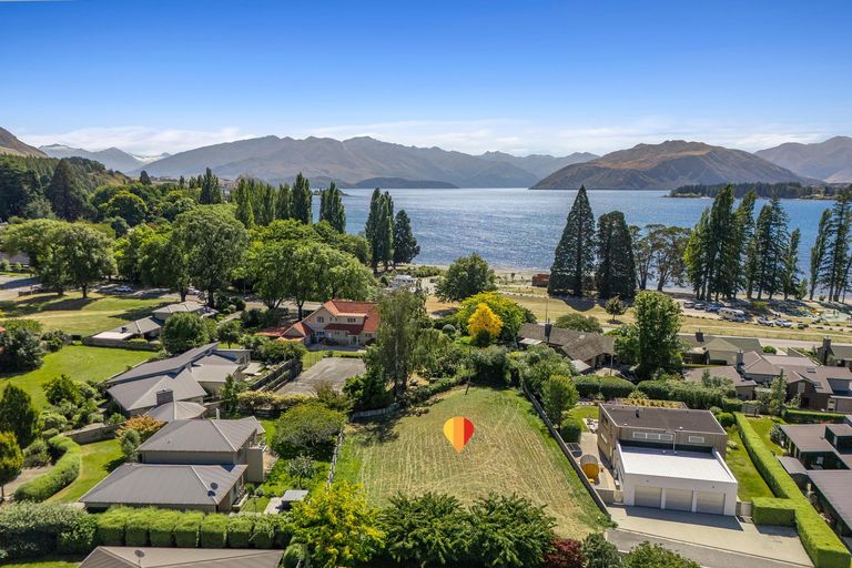 Photo of property in 1 Jessies Crescent, Wanaka, 9305