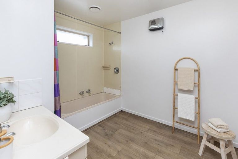 Photo of property in 1/12 Bevin Place, Bryndwr, Christchurch, 8053