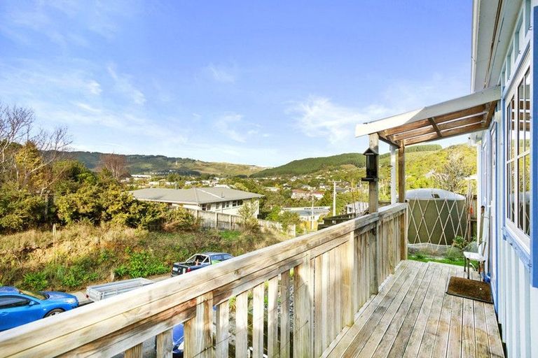 Photo of property in 74 Kiwi Crescent, Tawa, Wellington, 5028