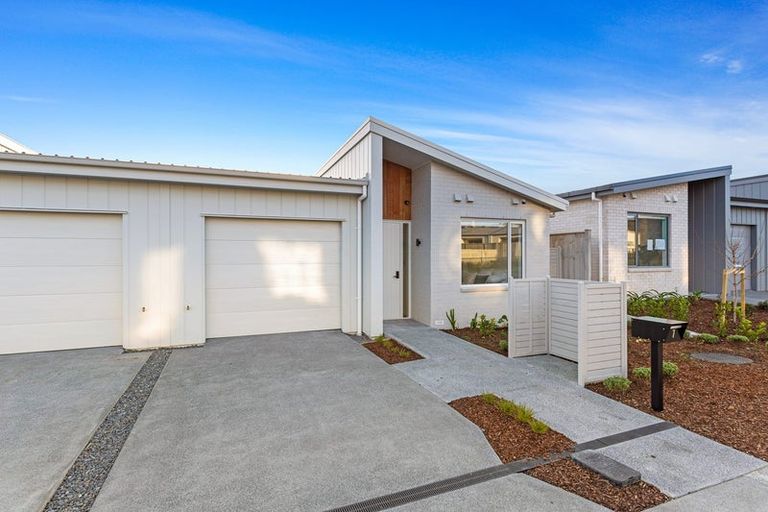 Photo of property in 6 Te Awapu Crescent, Takanini, 2112