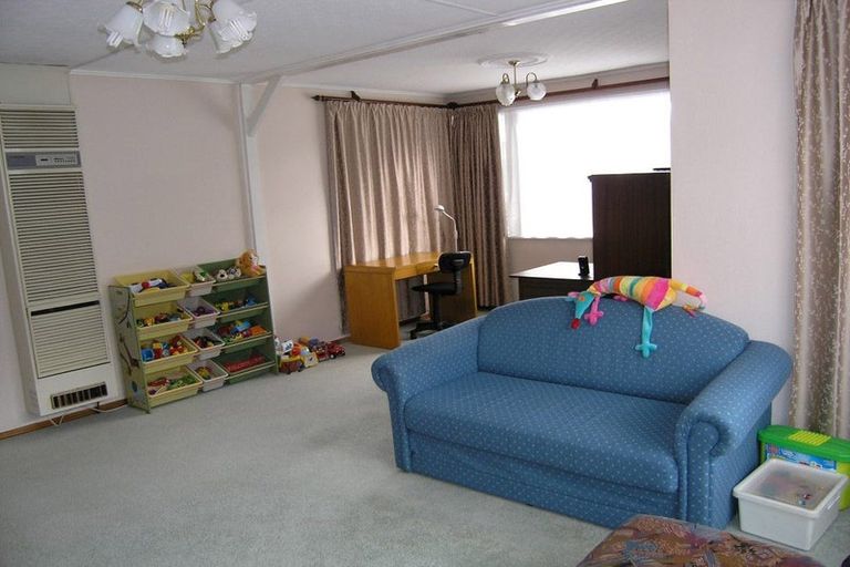 Photo of property in 27 Atiawa Crescent, Waiwhetu, Lower Hutt, 5010