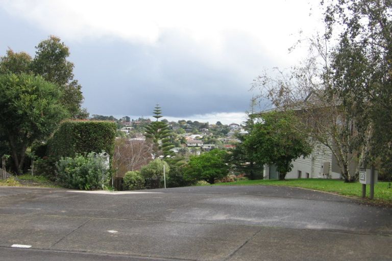 Photo of property in 16 Pounamu Place, Shelly Park, Auckland, 2014