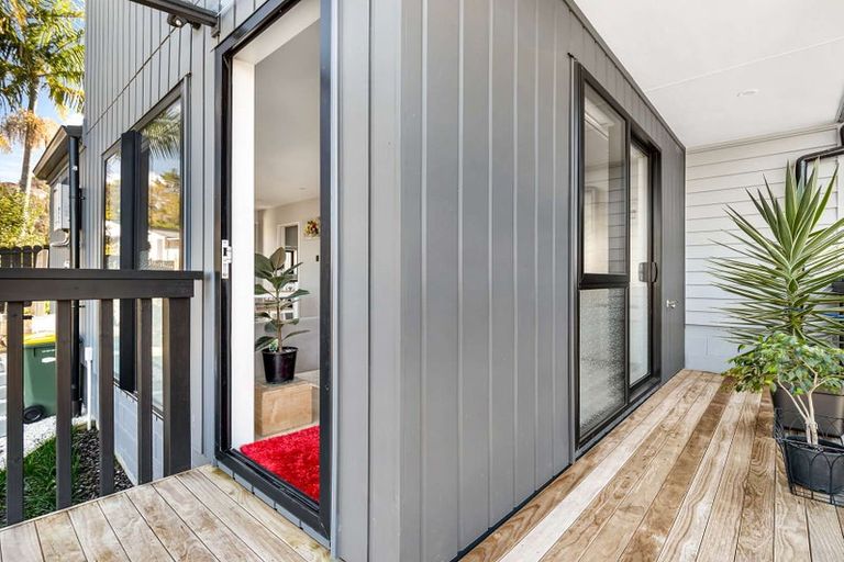 Photo of property in 1b Tacitus Place, Totara Vale, Auckland, 0629