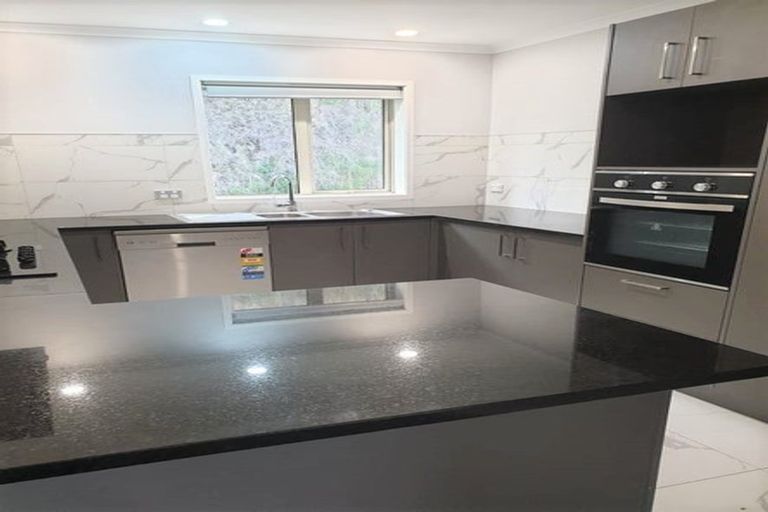 Photo of property in 13 Frederick Place, Whalers Gate, New Plymouth, 4310