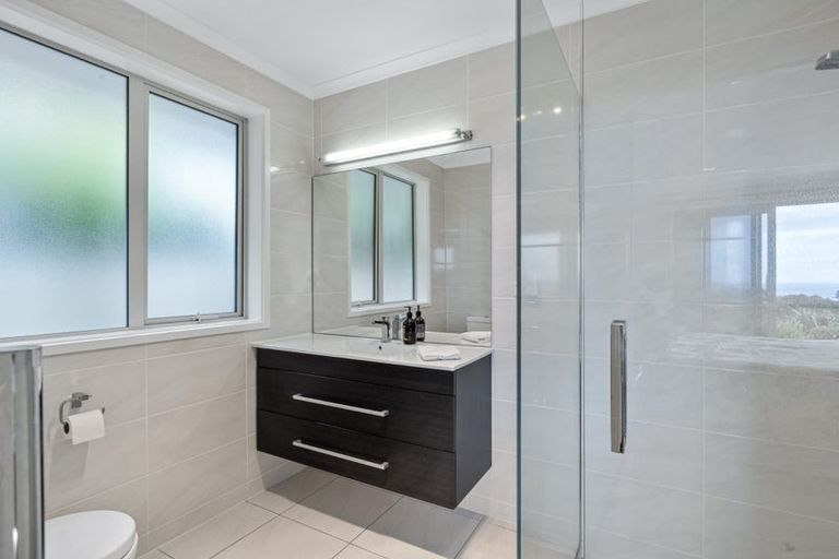 Photo of property in 15 Seaview Crescent, Hatfields Beach, Orewa, 0931