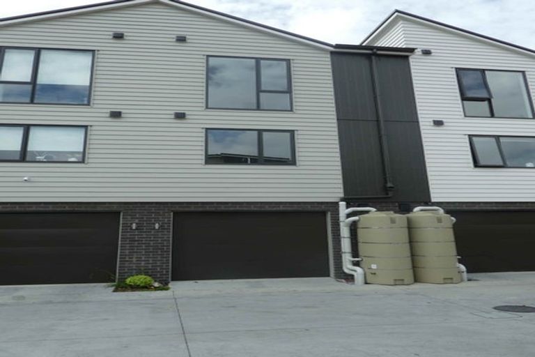 Photo of property in 2/504 Don Buck Road, Massey, Auckland, 0614