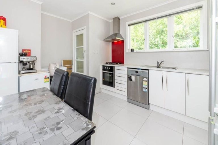 Photo of property in 17 Harrington Road, Henderson, Auckland, 0610