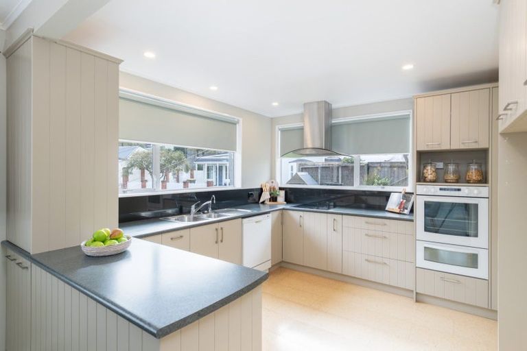 Photo of property in 14 Akatea Road, Korokoro, Lower Hutt, 5012