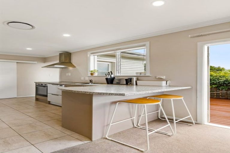 Photo of property in 4b Lancaster Road, Beach Haven, Auckland, 0626
