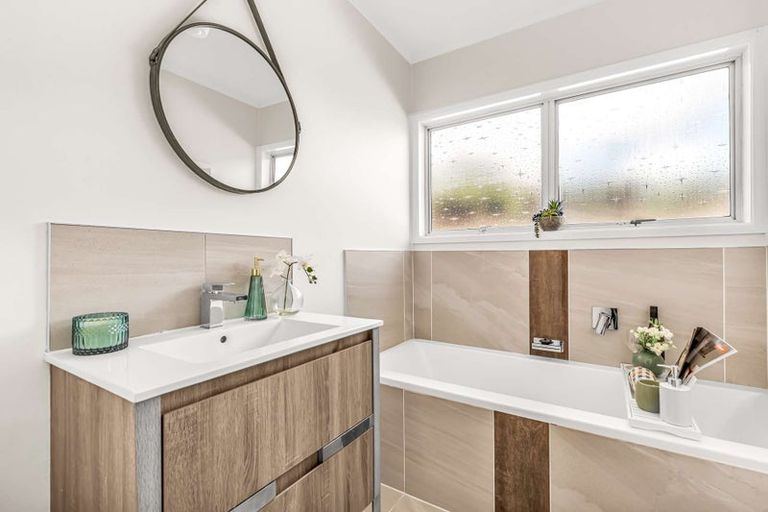 Photo of property in 116 Birkdale Road, Birkdale, Auckland, 0626