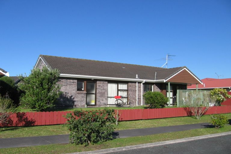 Photo of property in 6a Crampton Court, Orewa, 0931