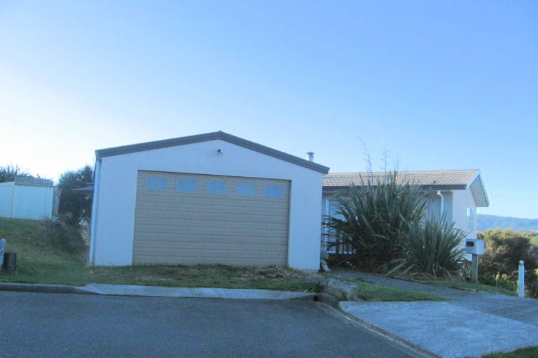 Photo of property in 16 Seagull Place, Whitby, Porirua, 5024