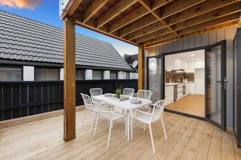 Photo of property in 42b Takutai Avenue, Half Moon Bay, Auckland, 2012
