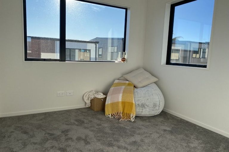 Photo of property in 15 Paetai Lane, Te Atatu Peninsula, 0610