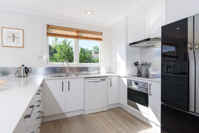 Photo of property in 60 Fairdene Avenue, Henderson, Auckland, 0610