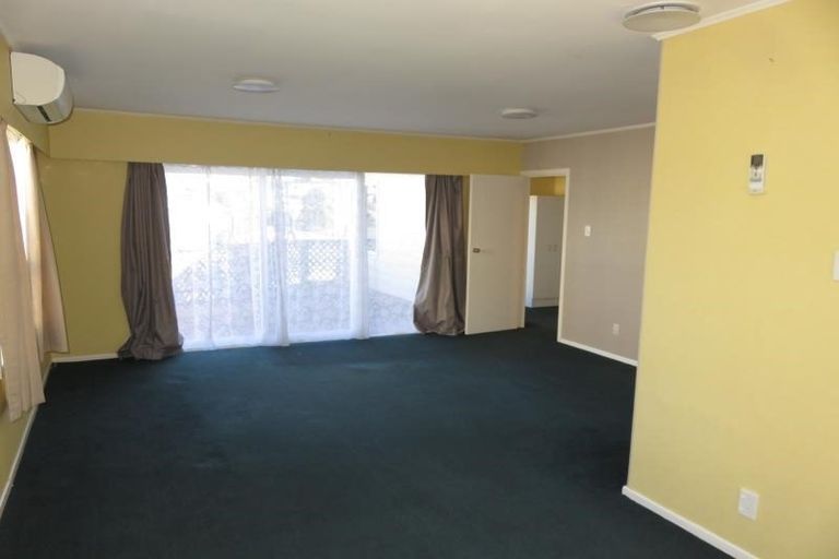 Photo of property in 16 Oswald Crescent, Paparangi, Wellington, 6037