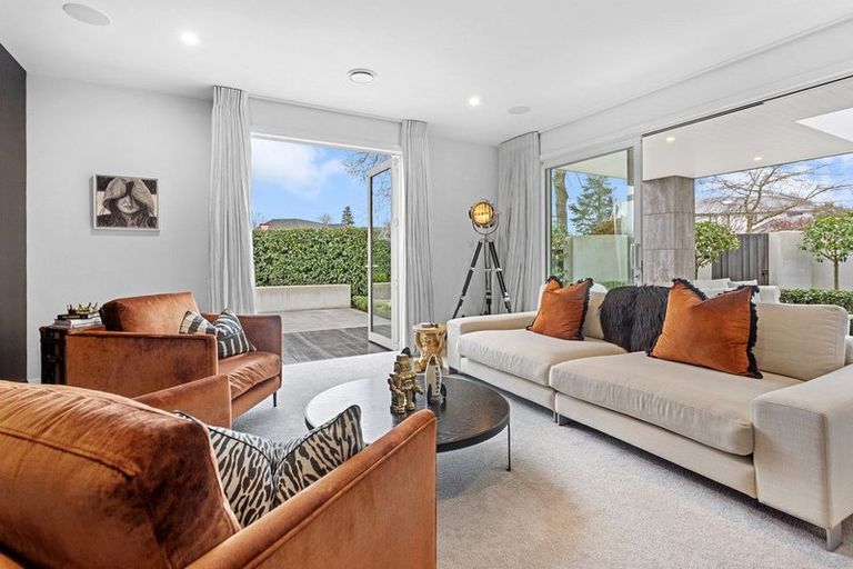 Photo of property in 2 Snowdon Road, Fendalton, Christchurch, 8052