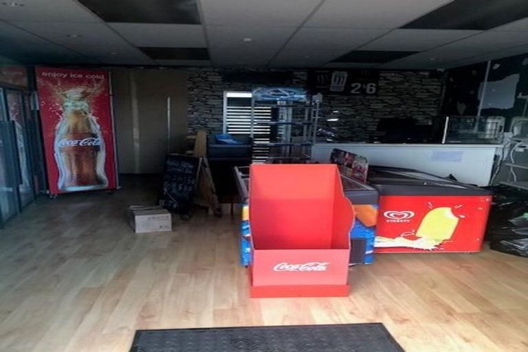 Photo of property in 4/80 Gunner Drive, Te Atatu Peninsula, Auckland, 0610