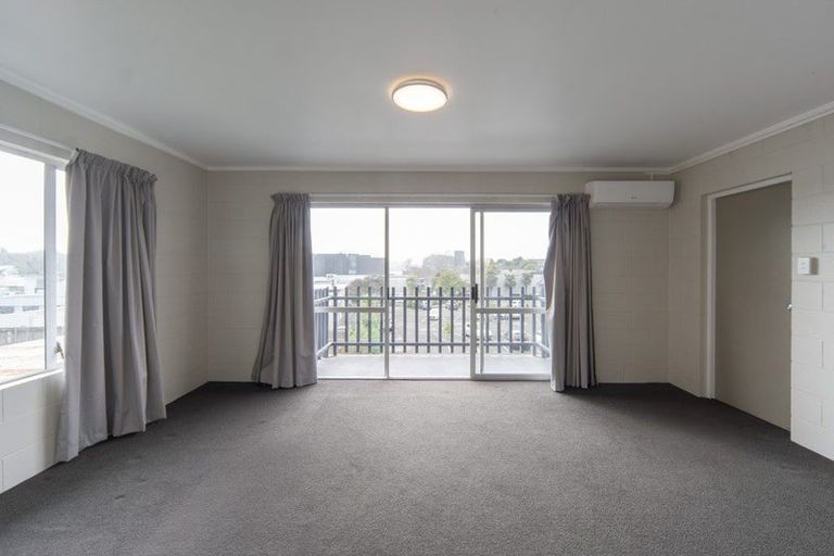 Photo of property in 1/2 Ruakiwi Road, Hamilton Lake, Hamilton, 3204