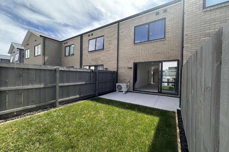 Photo of property in 19 Oyster Drive, Whenuapai, 0618