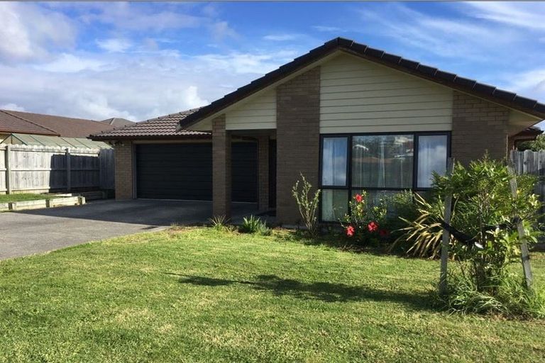 Photo of property in 19 Saltwood Street, Red Beach, 0932