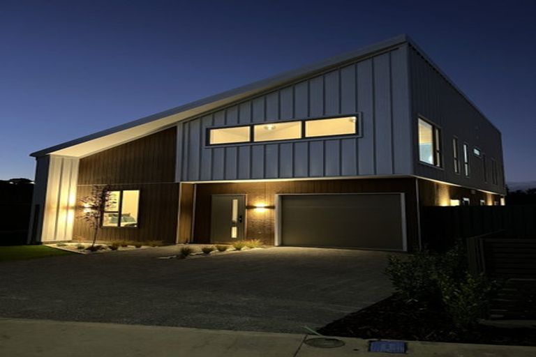 Photo of property in 26 Koreke Close, Kenepuru, Porirua, 5022