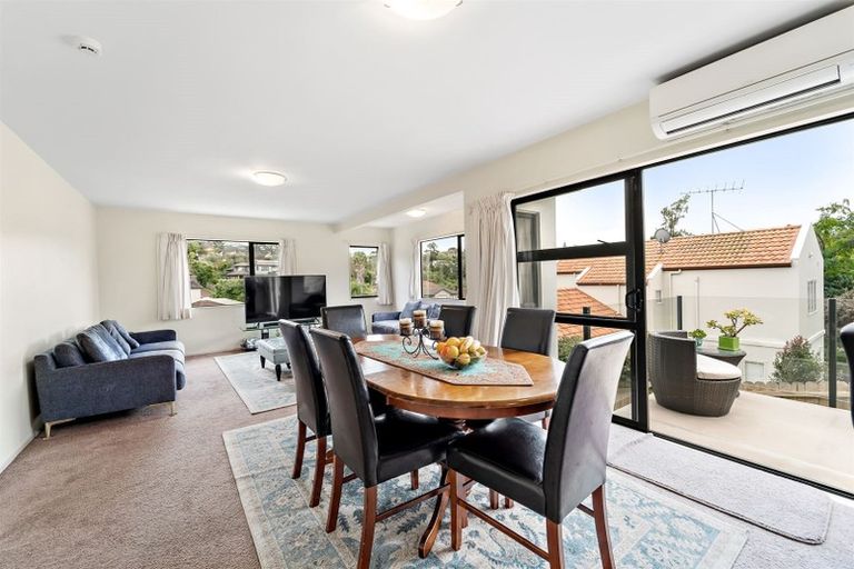 Photo of property in 16 Landvale Court, Browns Bay, Auckland, 0630