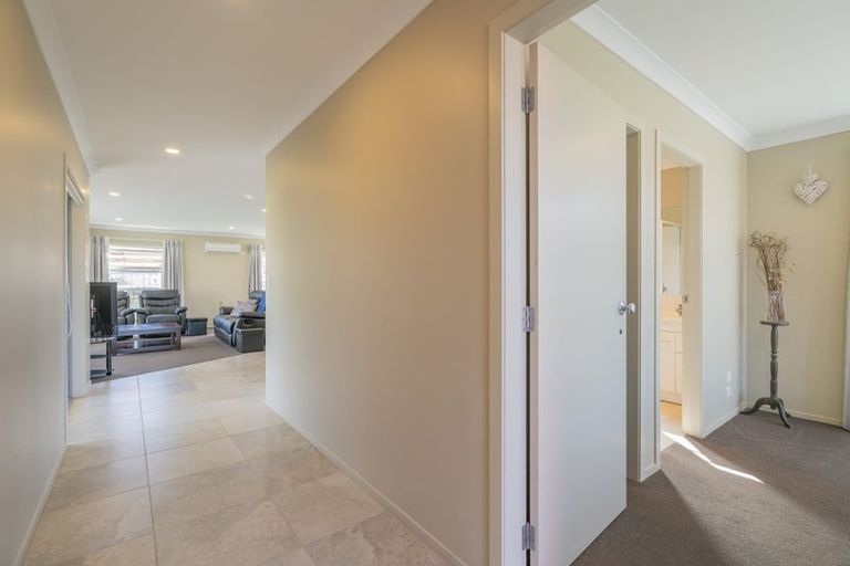 Photo of property in 8 Dotterel Place, Whitianga, 3510