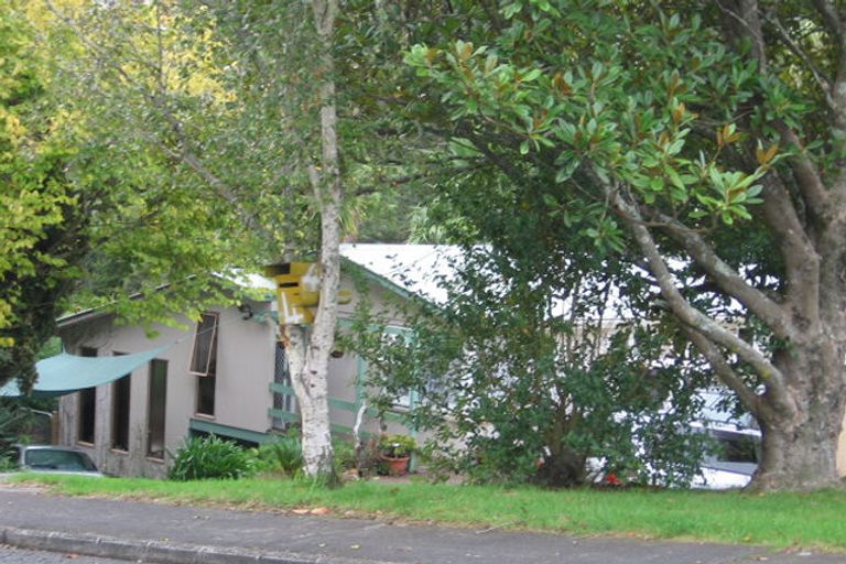 Photo of property in 2 Huruhuru Road, Massey, Auckland, 0614