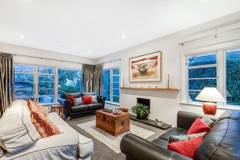 Photo of property in 33 Cheviot Road, Lowry Bay, Lower Hutt, 5013